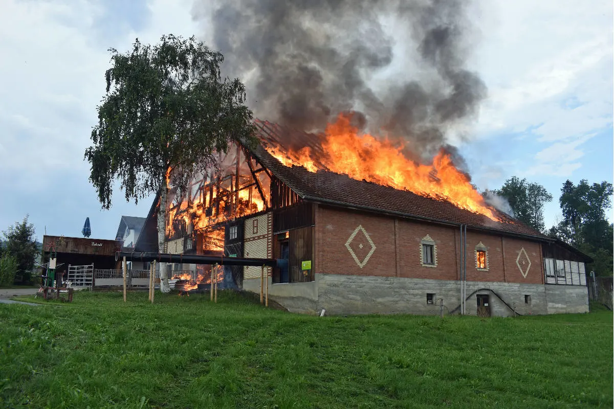 Brand Triengen LU – Scheune wird Opfer der Flammen