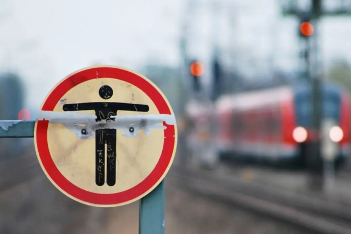 Asylbewerber stoppen durchfahrenden Intercity