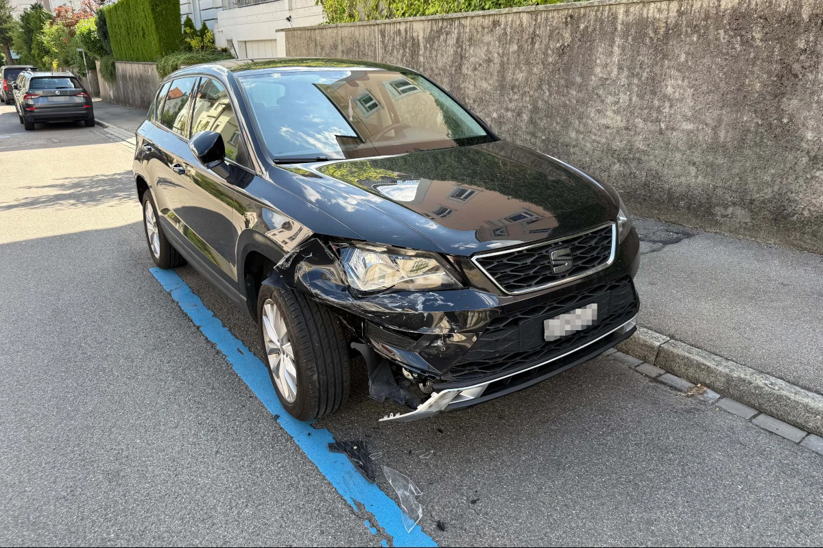 Unfall in Winterthur ZH – Autolenker kollidiert mit parkiertem Fahrzeug