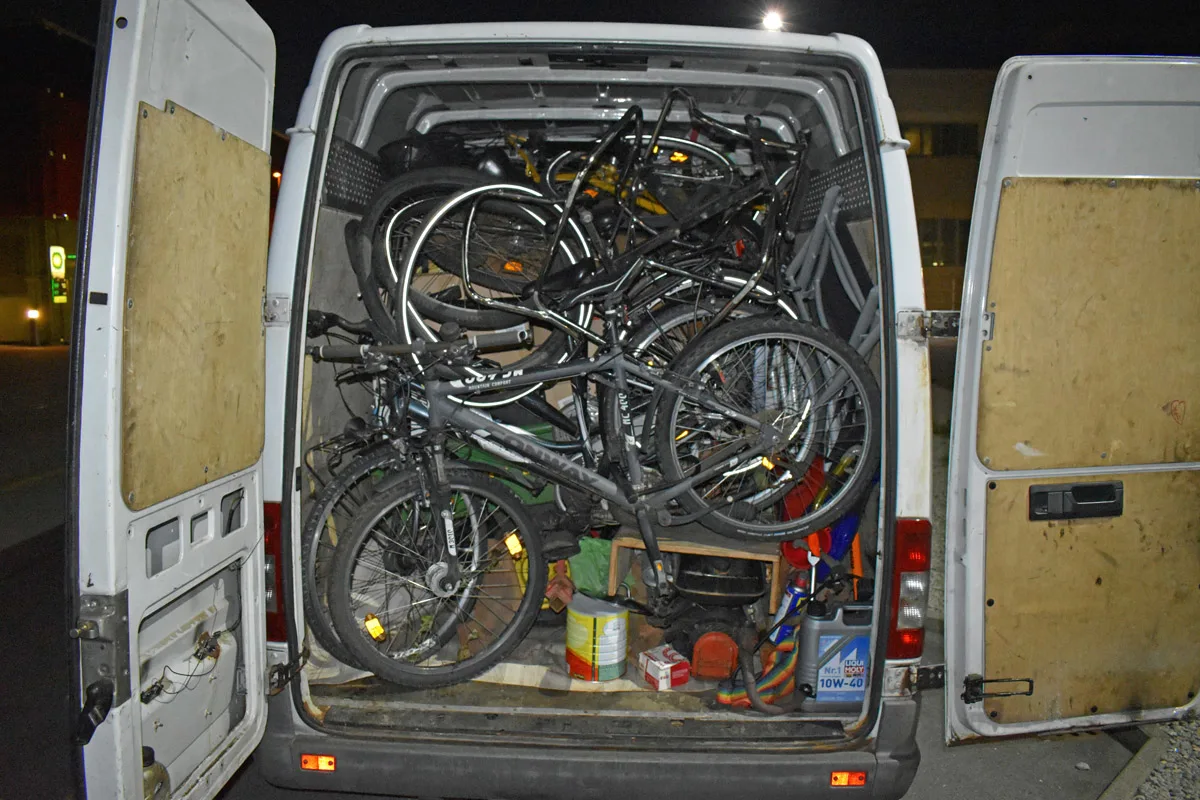 Neuenkirch LU - Polizei stoppt überladenen Lieferwagen
