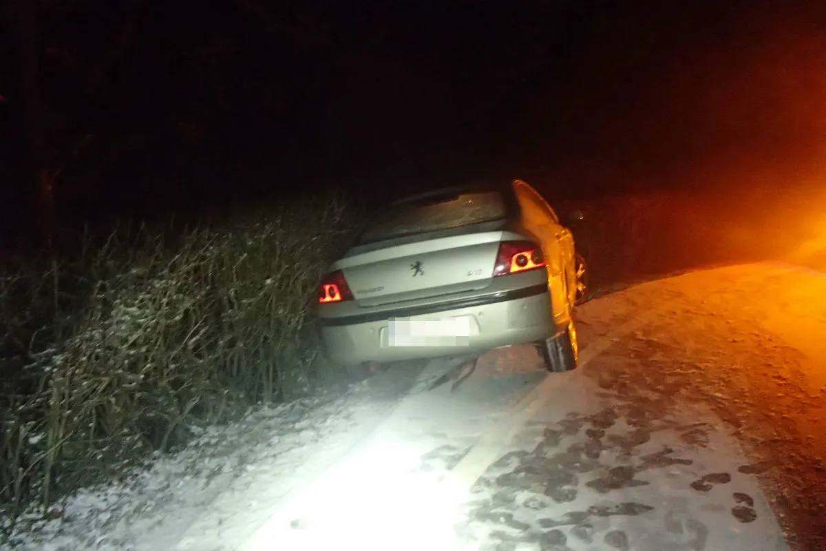 Mönthal AG - Auf schneebedeckter Strasse verunfallt