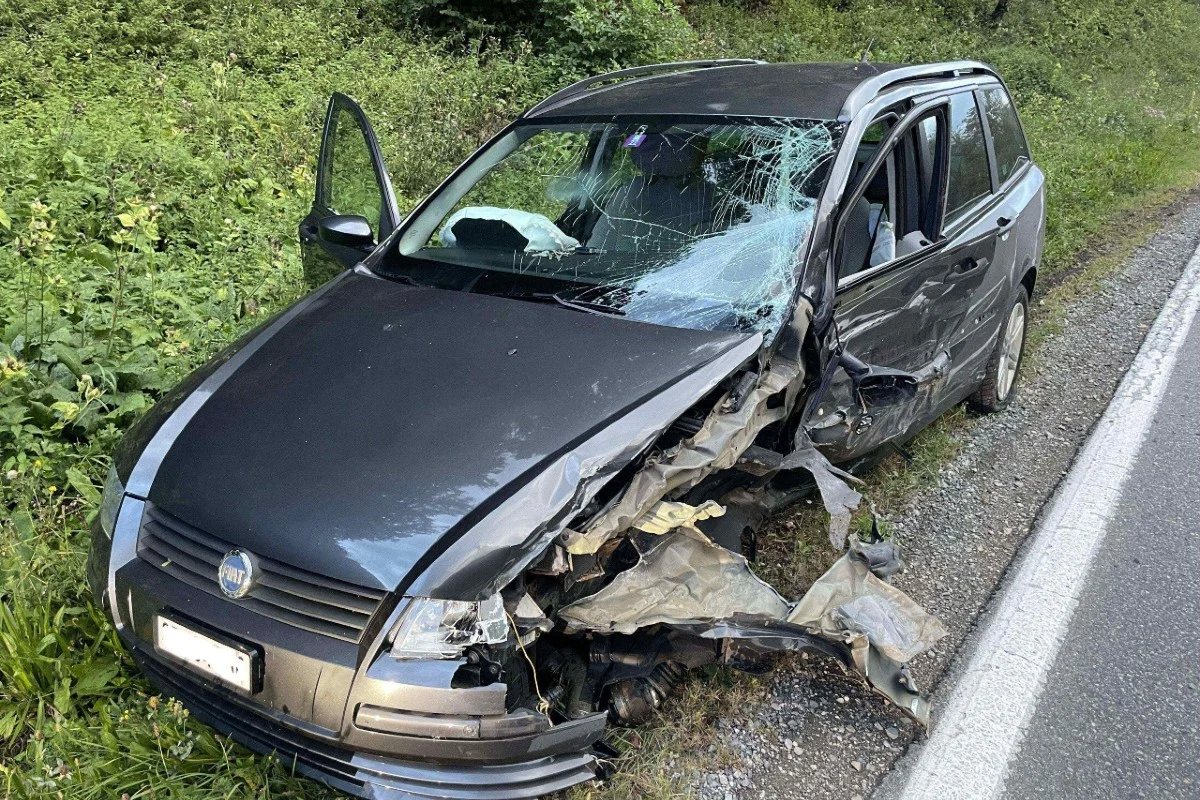 Ried SZ - Zwei junge Menschen nach Frontalkollision verletzt