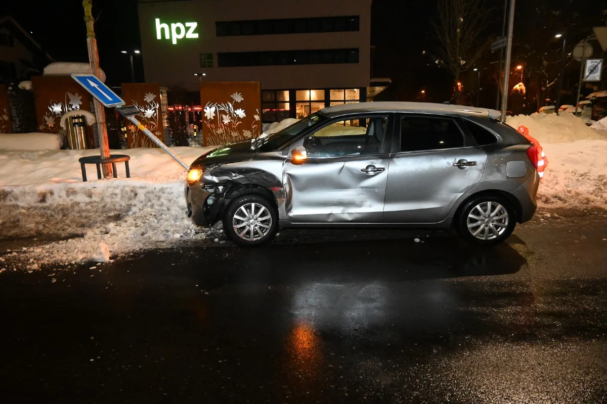 Schaan FL - Unfallfahrerin begeht Fahrerflucht