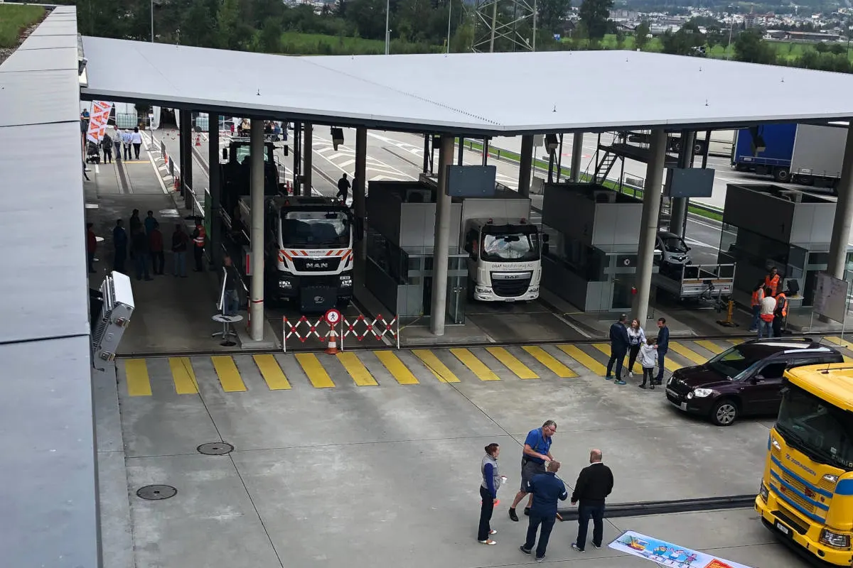 Erstfeld UR - Tag der offenen Tür lockte zahlreiche Besucher an