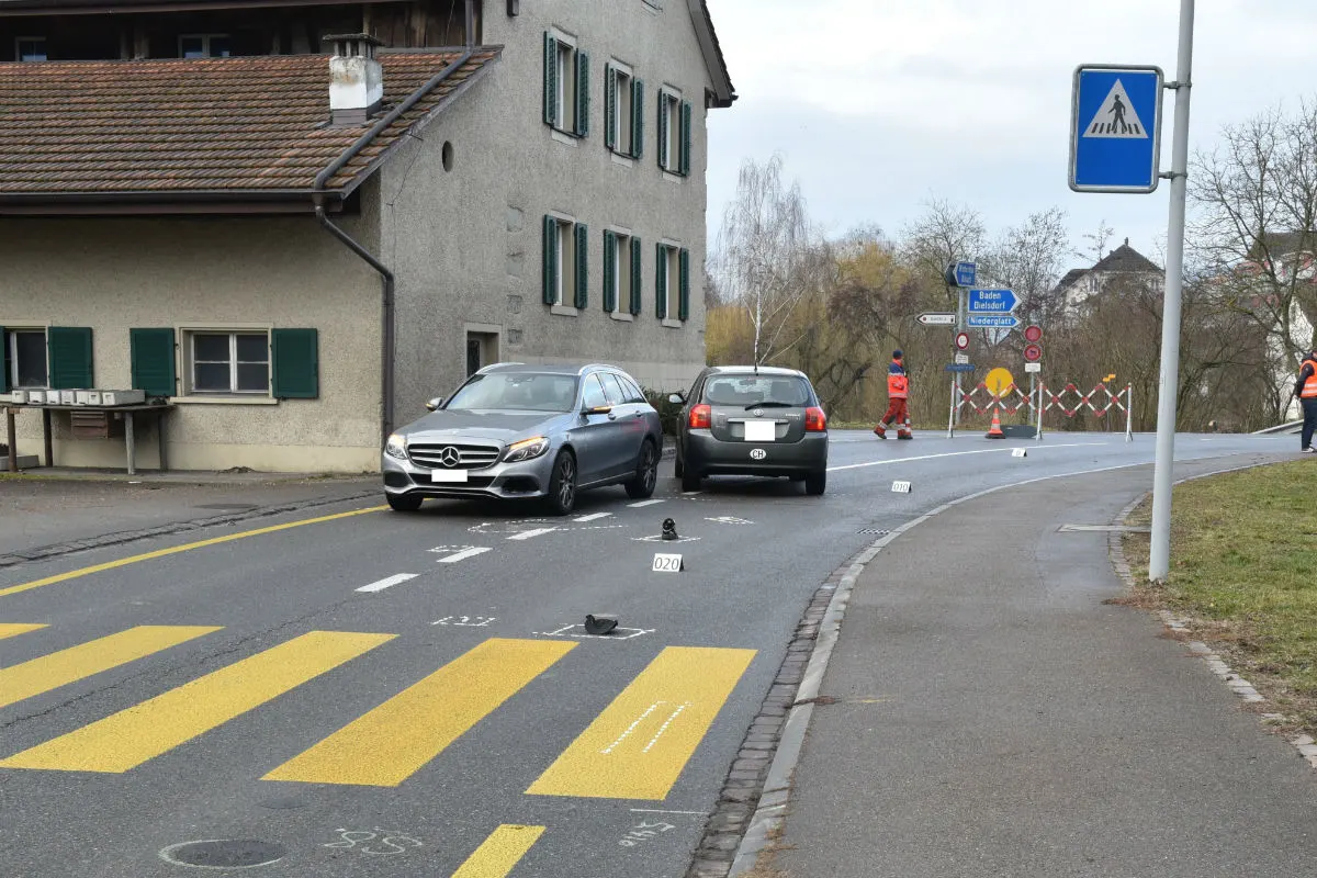 Höri ZH - Fussgänger bei Verkehrsunfall schwer verletzt 