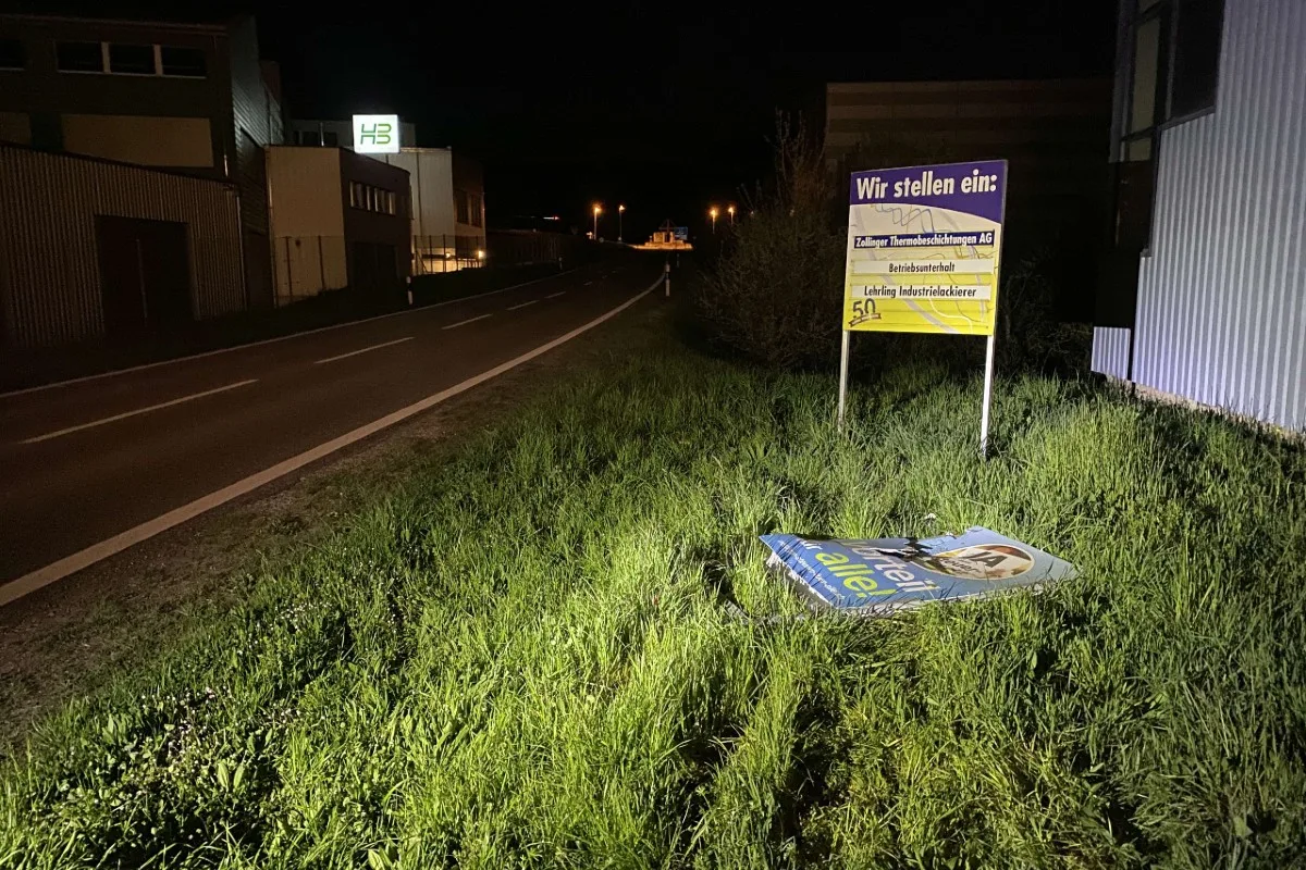 Tegerfelden AG - Töfffahrt jäh von Wahlplakat unterbrochen