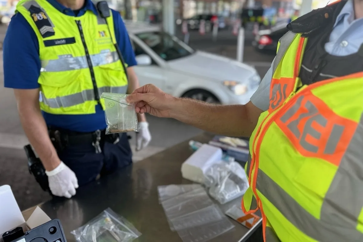Basel - Grosskontrolle beim Autobahnzollamt - fünf positive Drogenvortests