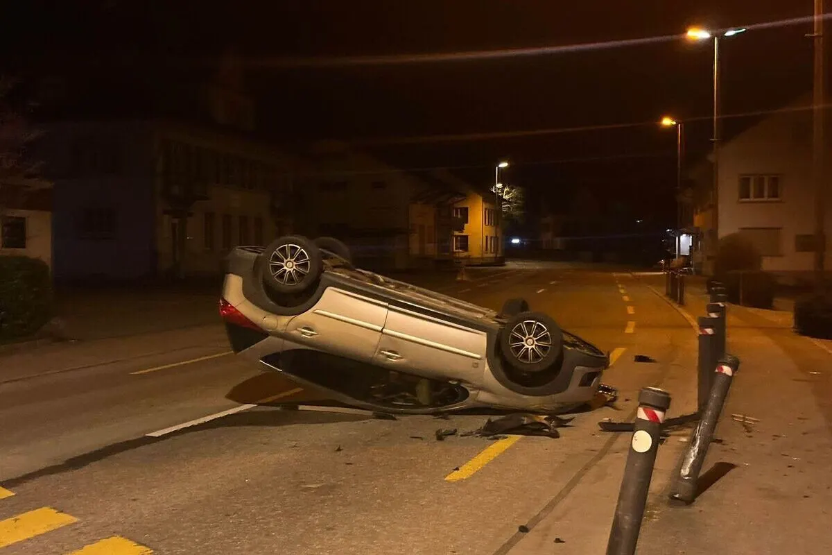 Breitenbach SO - Auto überschlägt sich bei Unfall 