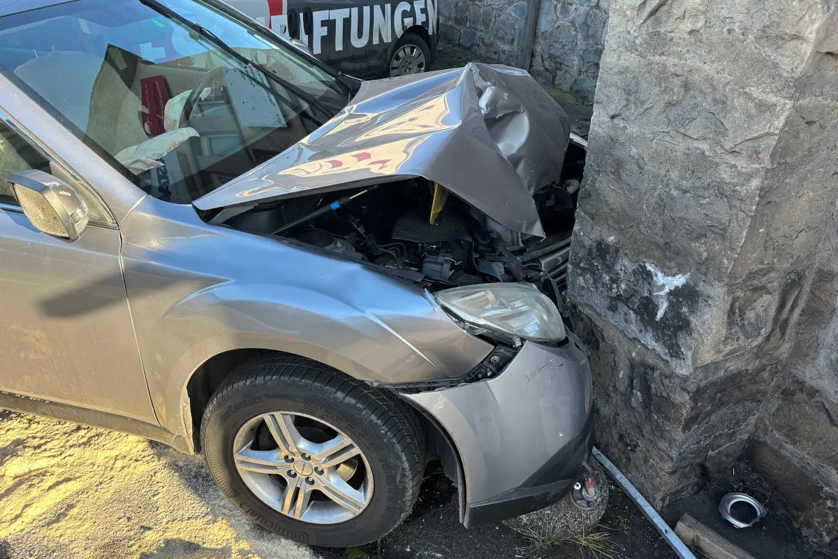 Entlebuch LU – Mit Auto in Hausmauer gefahren