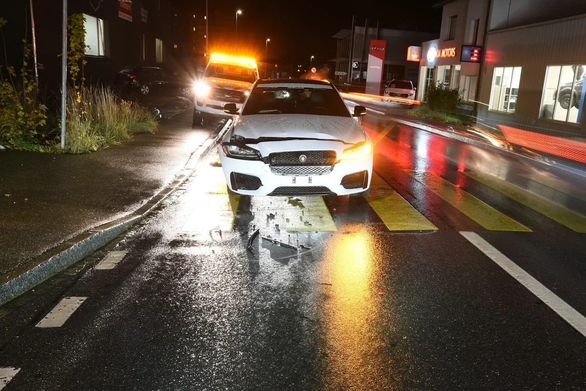 Domat/Ems GR - Auffahrkollision am Fussgängerstreifen