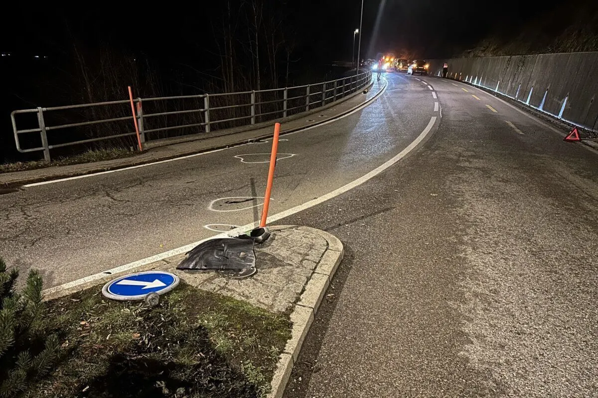 Hundwil AR – Mit einem Verkehrsteiler kollidiert