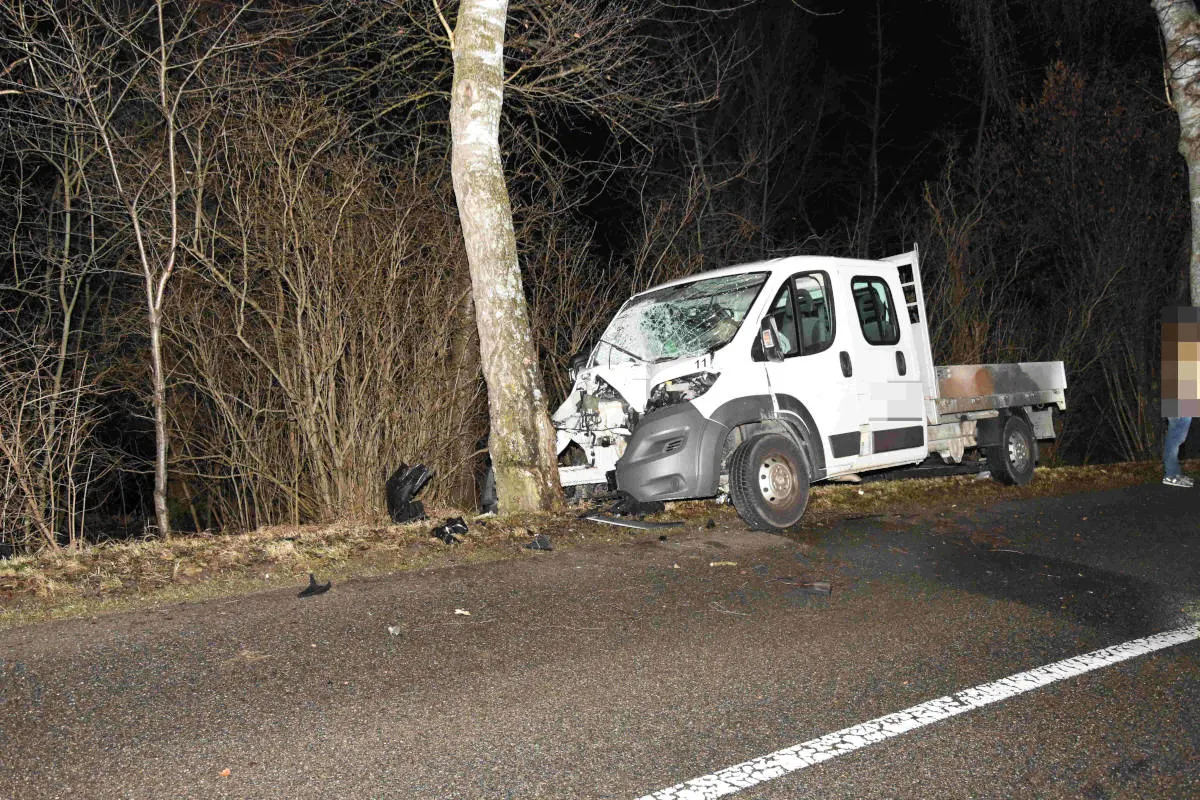Oberuzwil SG – Betrunken gegen Baum gekracht
