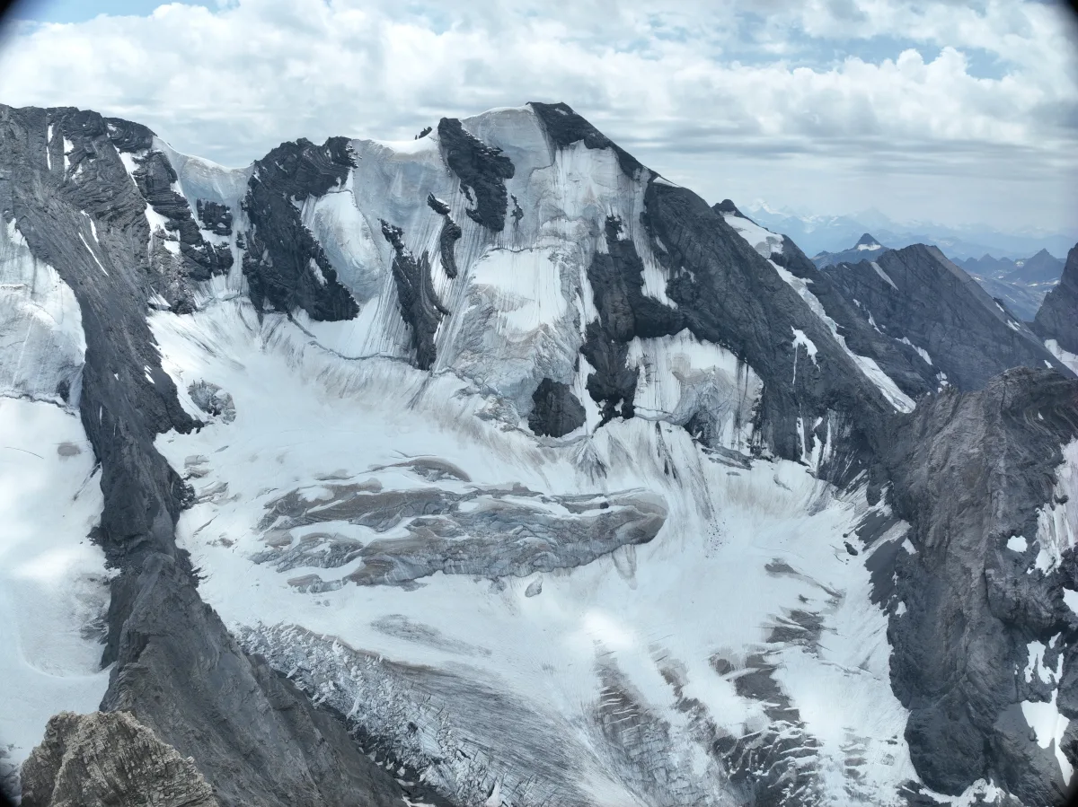 Kandersteg BE – Seilschaft stürzt in Gletscherspalte – ein Toter