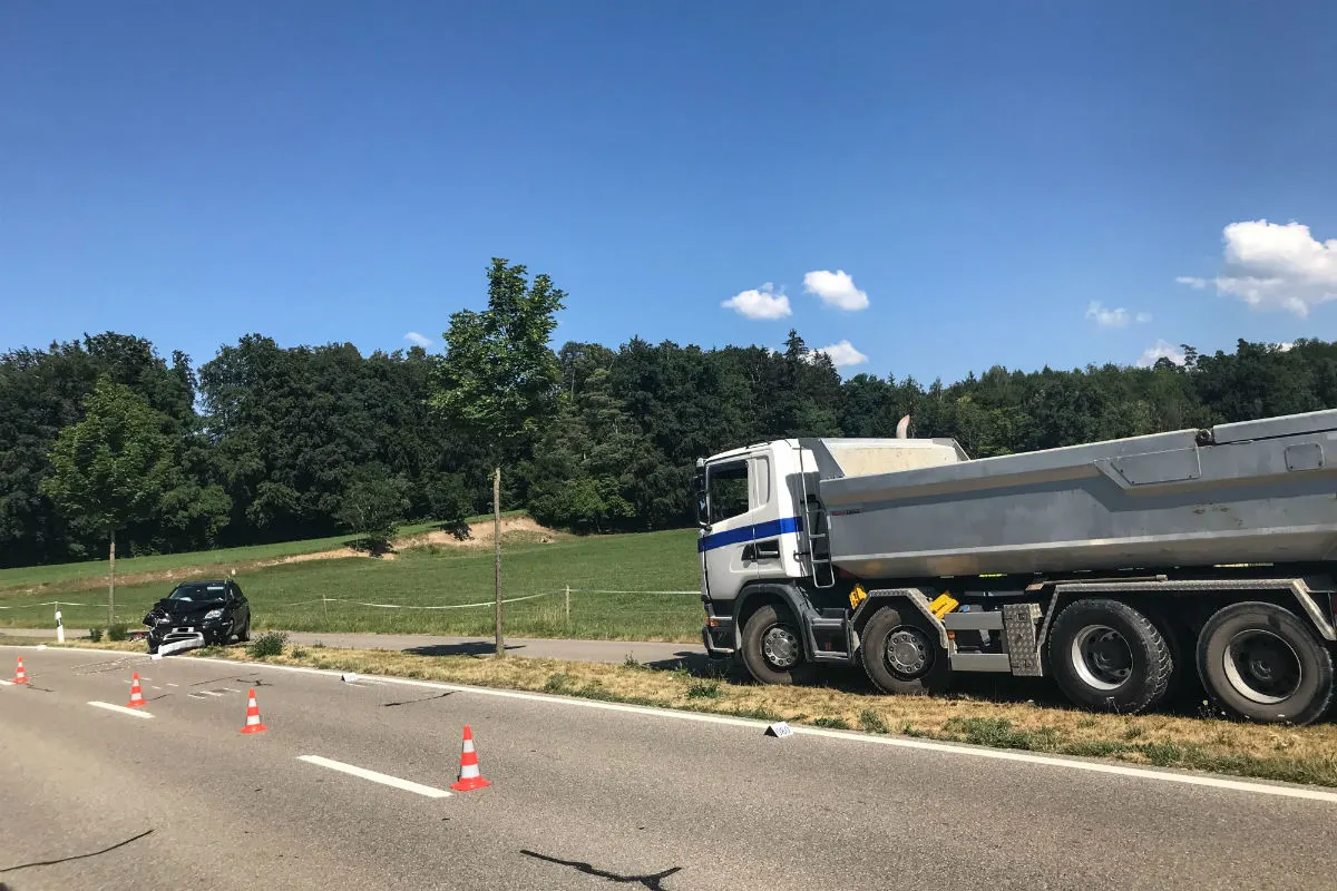 Pfäffikon ZH - Schwerverletzter nach Frontalcrash