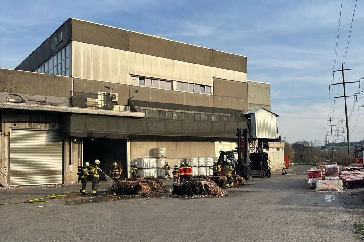 Niedergösgen SO – Brand in Papierfabrik