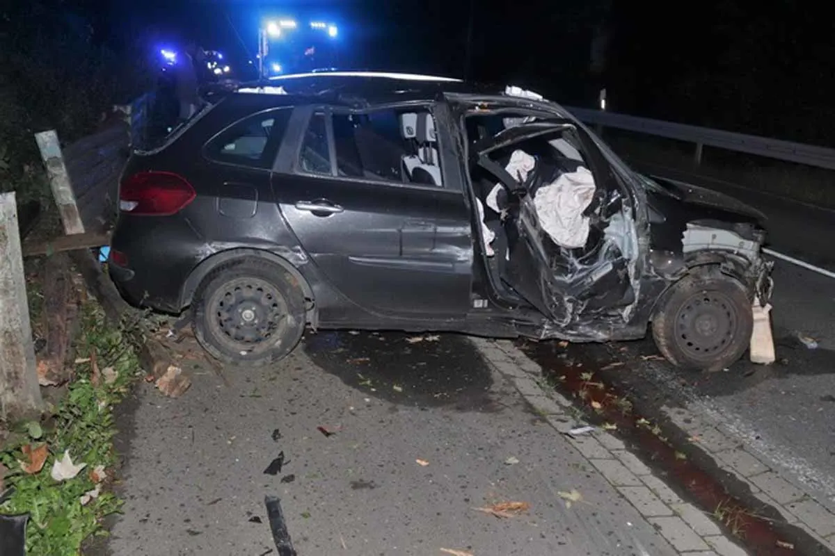 Bad Karlshafen - Frau von Fahrzeugen geblendet und verunfallt