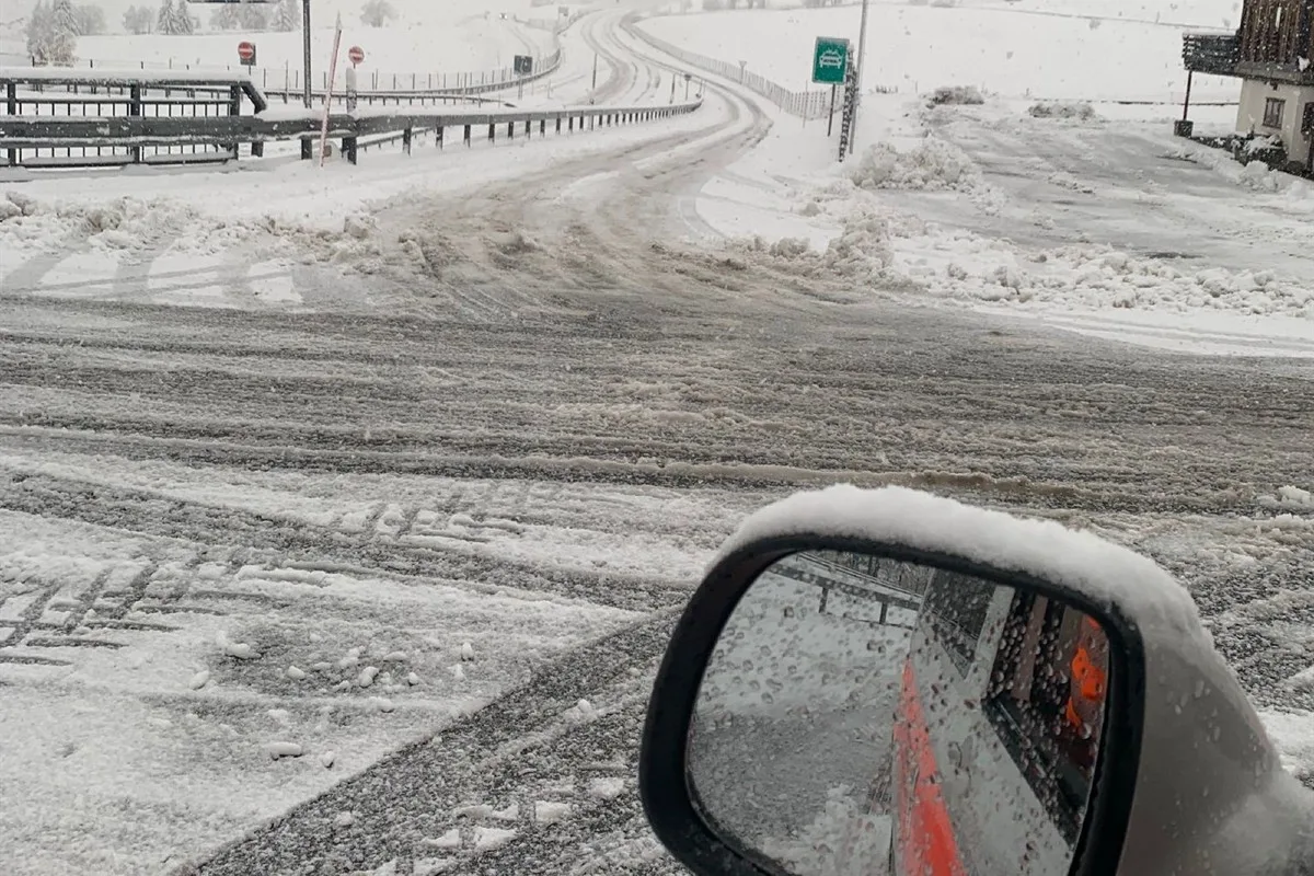 Graubünden - Viele Fahrzeuglenker mit Sommerpneus im Schnee steckengeblieben!