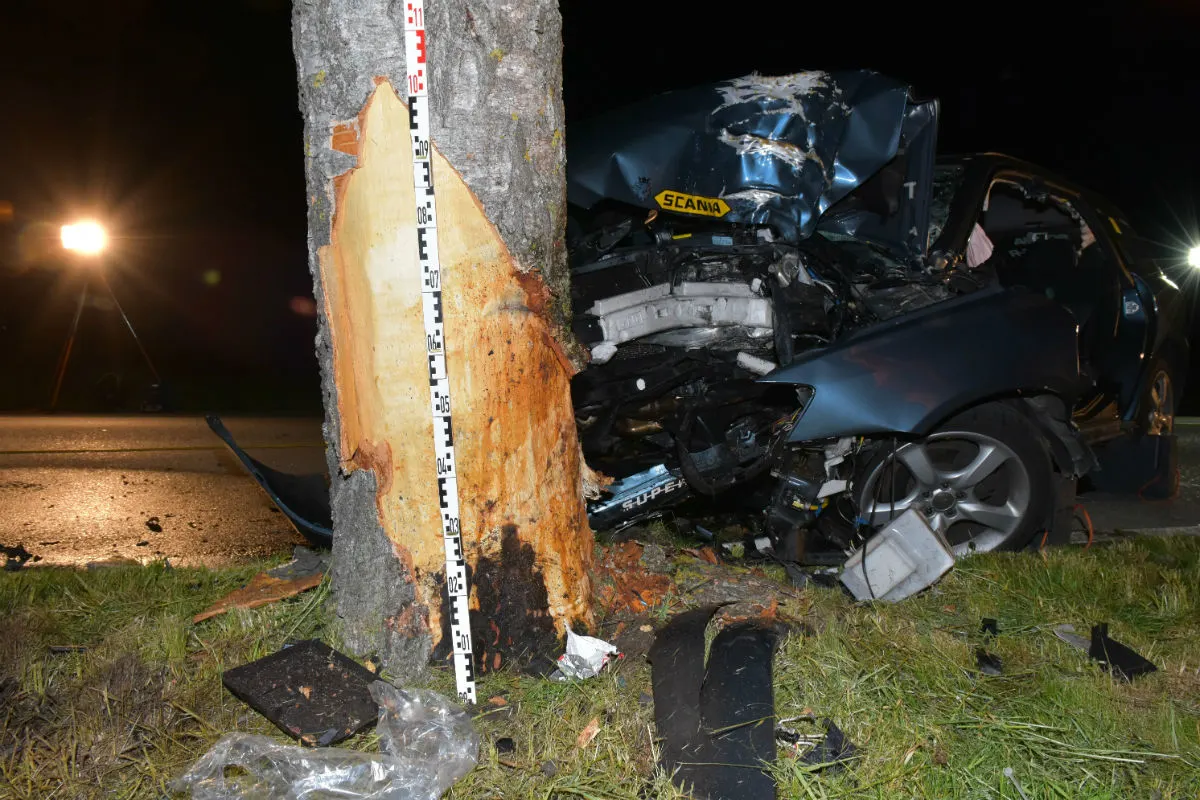 Ottikon ZH - 19-Jähriger bei Selbstunfall erheblich verletzt