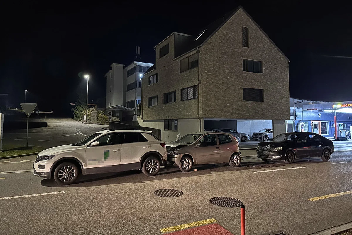 Buttikon SZ – Bremsmanöver zu spät bemerkt 