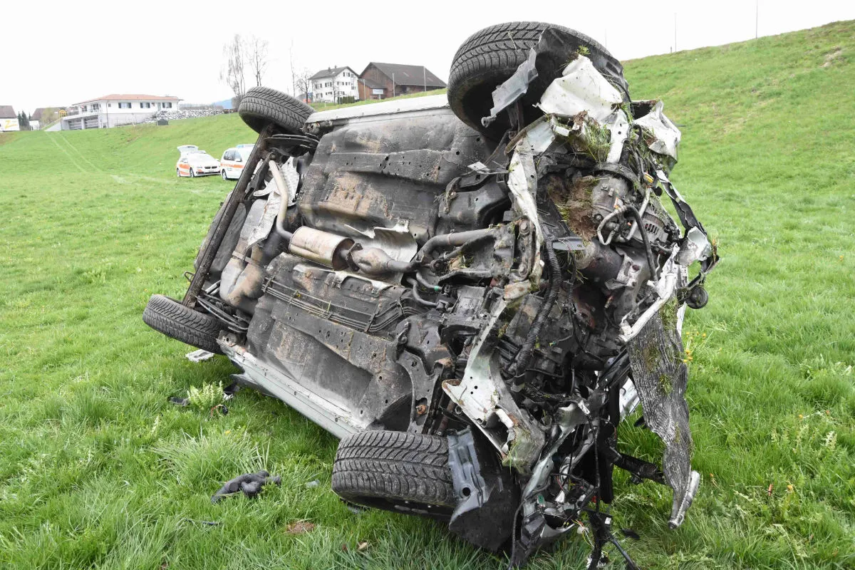 Niederuzwil SG - Auto überschlagen – Zeugenaufruf