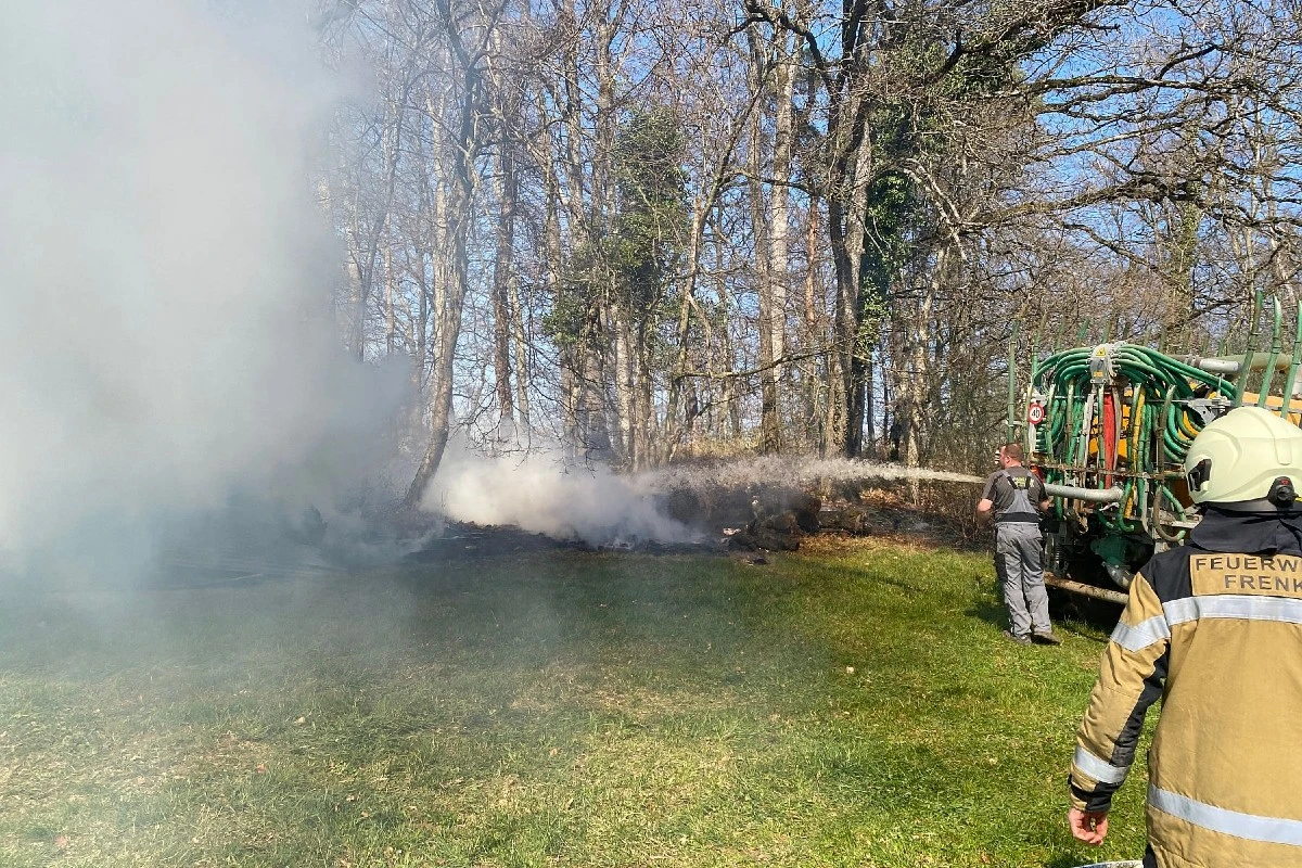 Lampenberg BL - Holzstapel in Brand geraten 