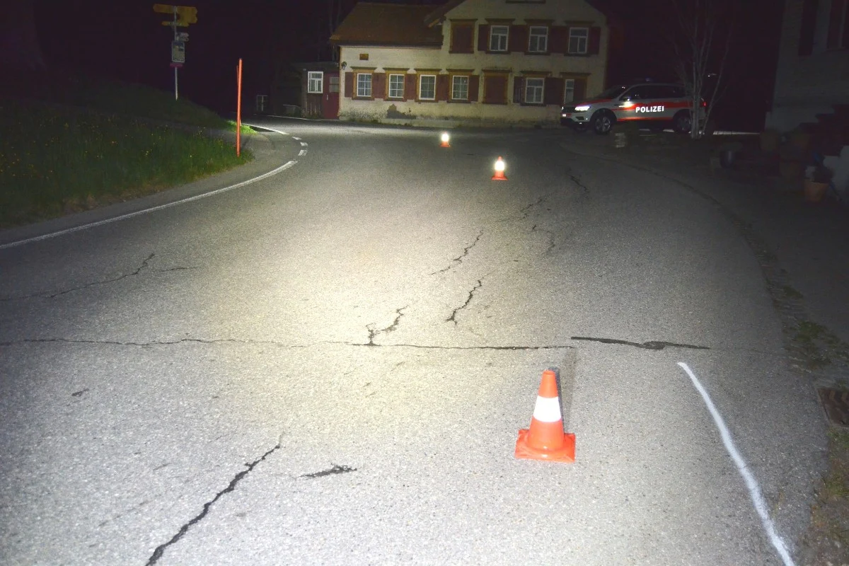 Schwellbrunn AR - 22-Jährige kommt von der Strasse ab