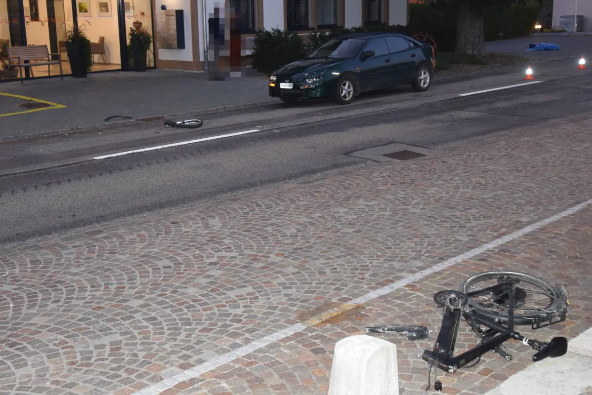 Schnottwil SO - E-Bike-Lenker bei Kollision mit Auto schwer verletzt