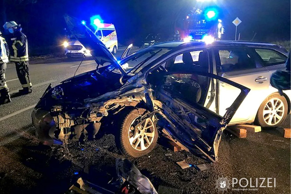 Heftiger Crash mit Verletzten in Stelzenberg – Zeugen gesucht!