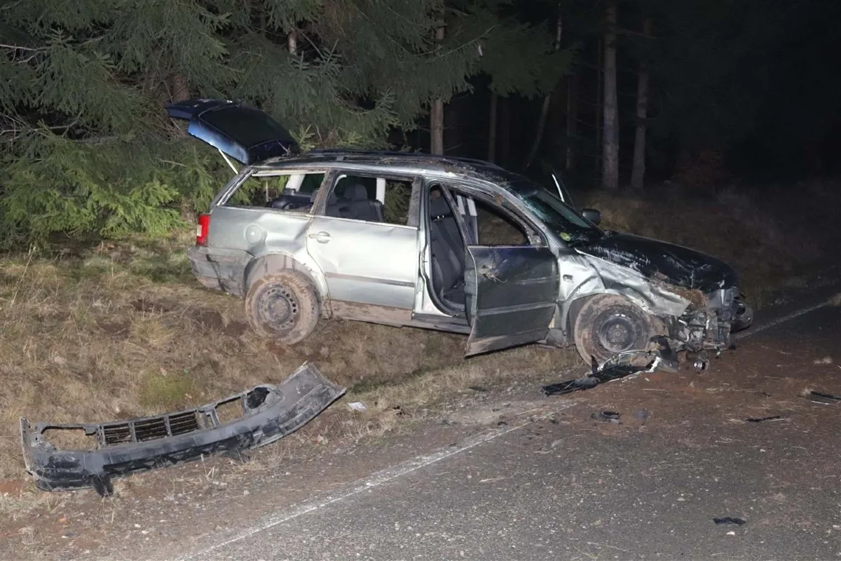 Willebadessen - 18-Jähriger verliert Kontrolle über Auto  - 4 Verletzte!