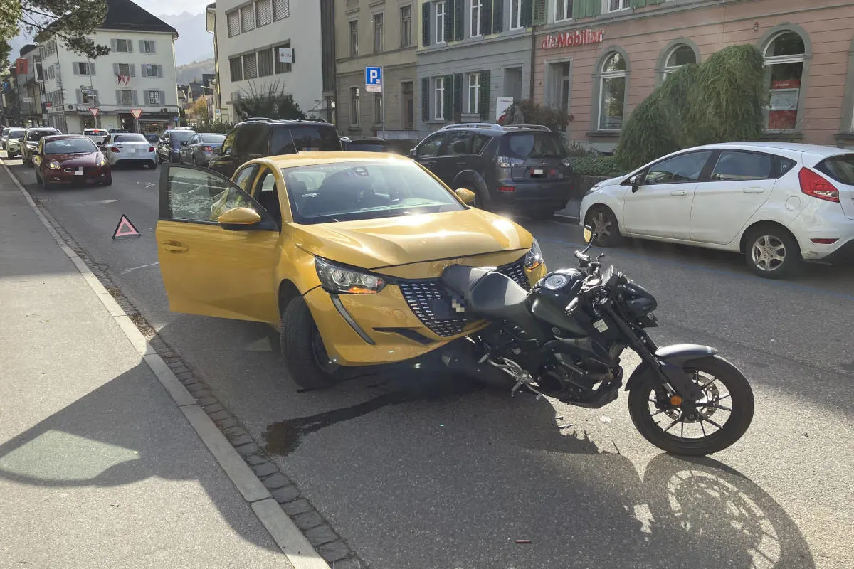 Stadt Glarus – Kollision zwischen Auto und Motorrad