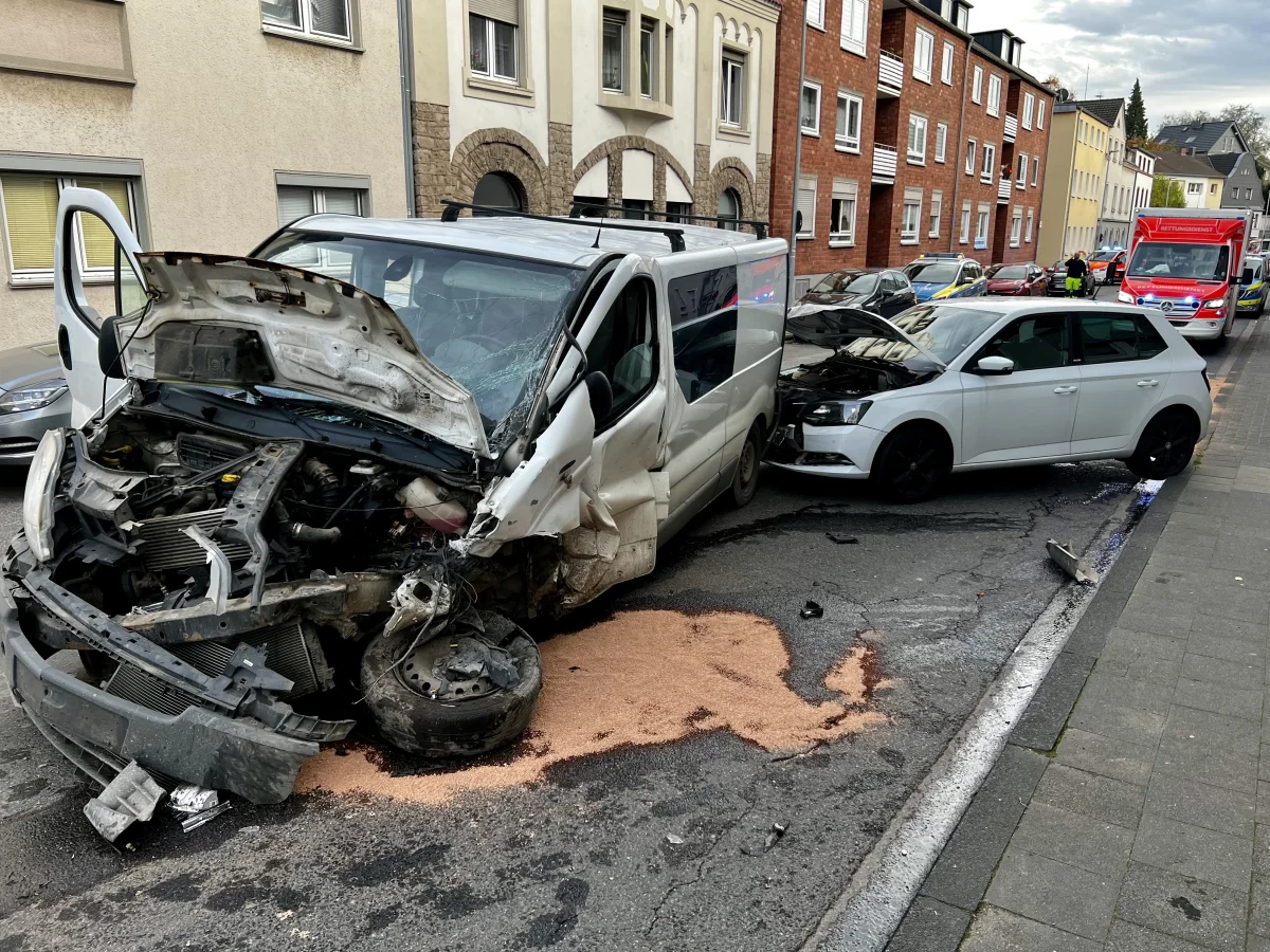 Bergisch Gladbach – Ein Todesopfer und vier Verletzte bei Verkehrsunfall