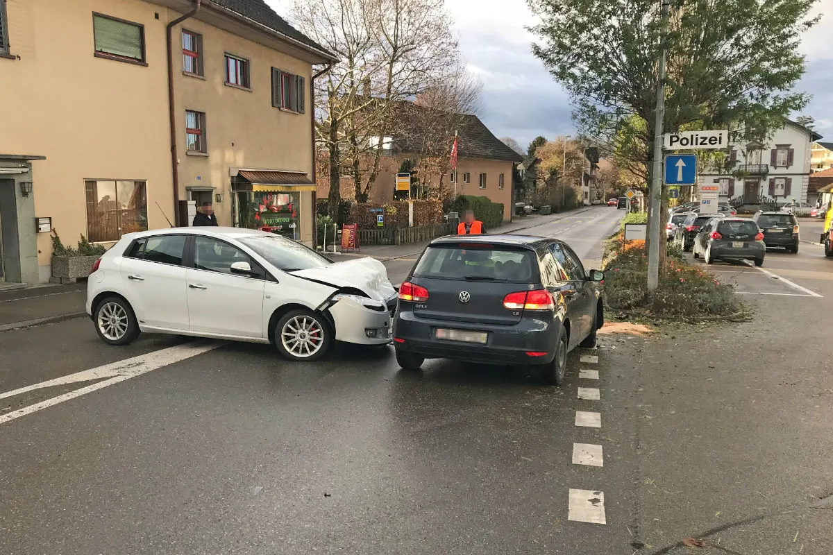 Müllheim TG - Beim Abbiegen mit Auto kollidiert