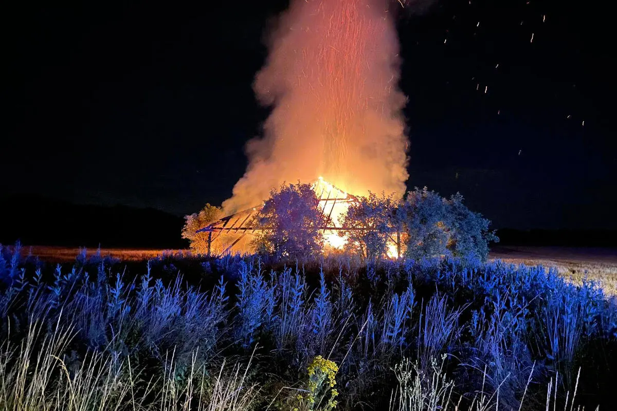 Grevenbroich – Brennende Feldscheune bei Grevenbroich Kapellen