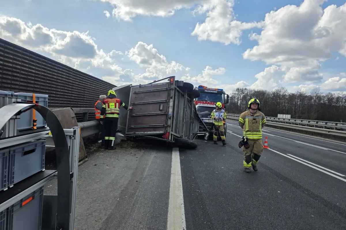 Gössendorf – Pferdeanhänger kippt nach Unfall auf der A2 um