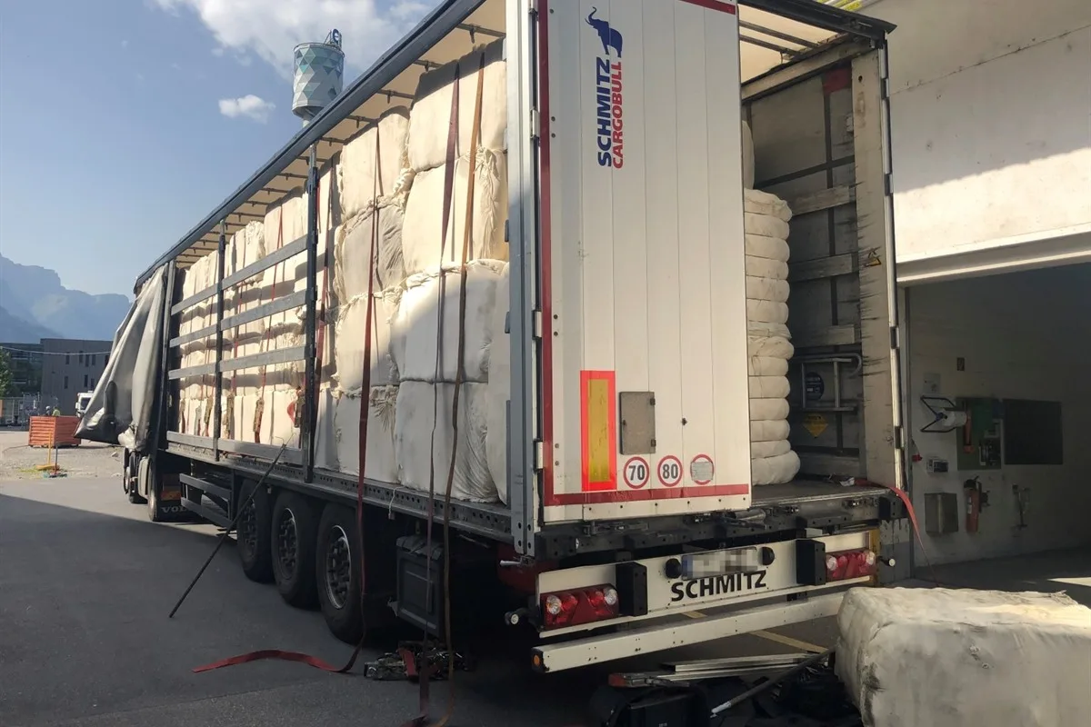 Landquart GR - Chauffeur von 200 Kilogramm Ladung getroffen