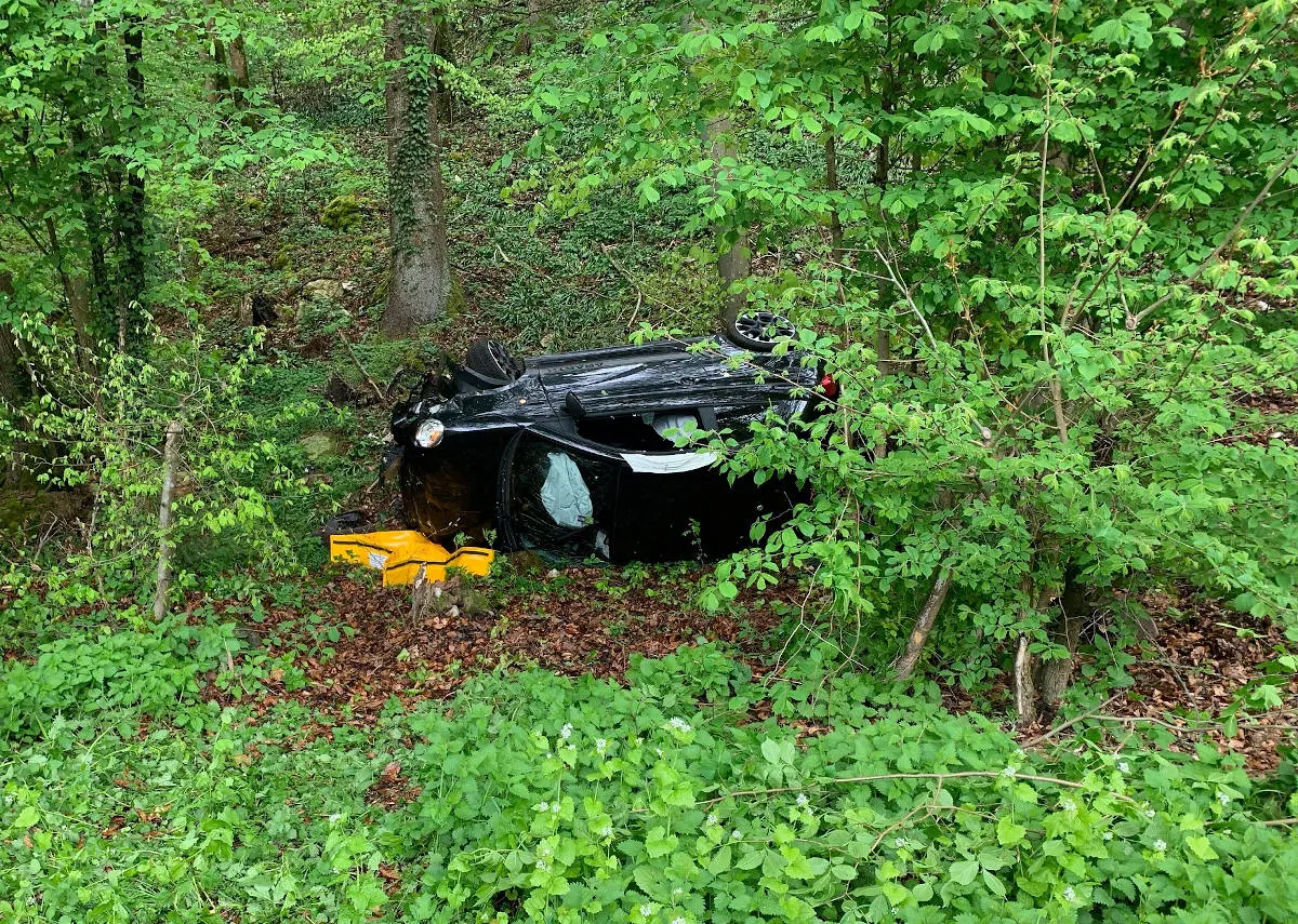 A4 Thayngen SH – Autofahrer kommt von der Autostrasse ab