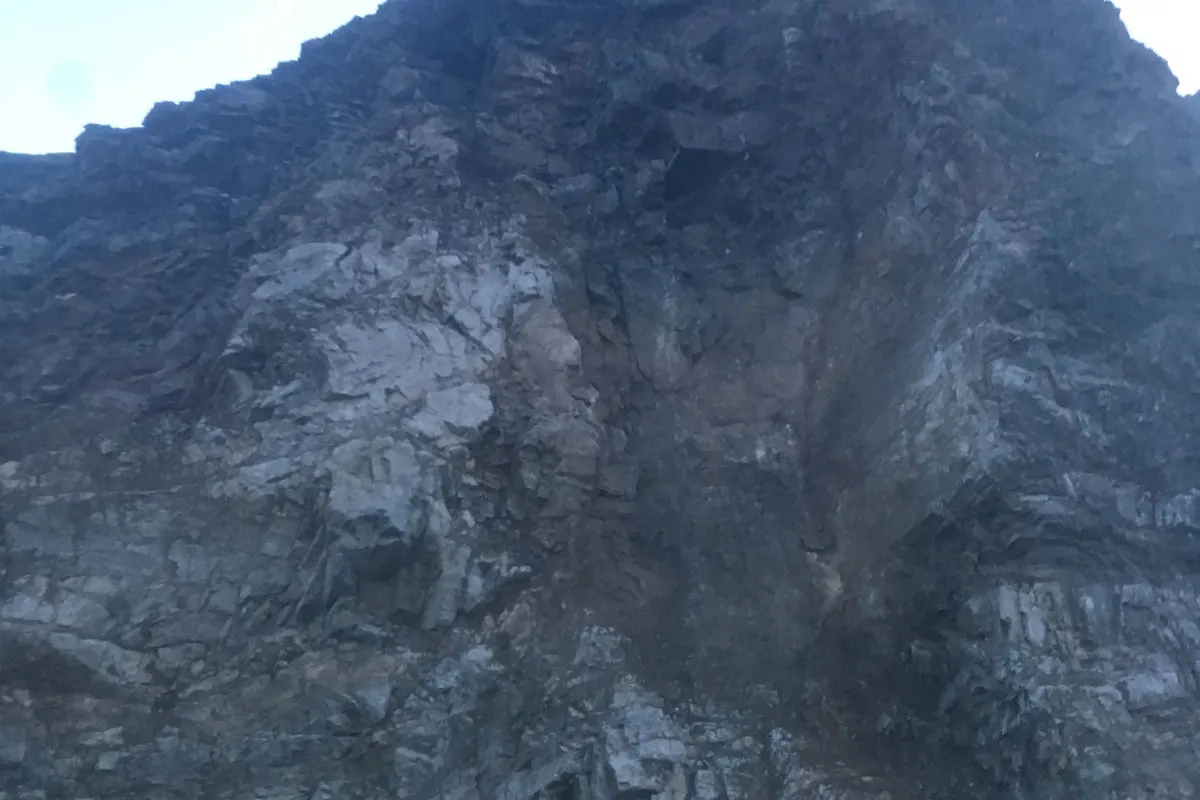 Zernez GR - Felssturz verursacht eindrückliche Staubwolke