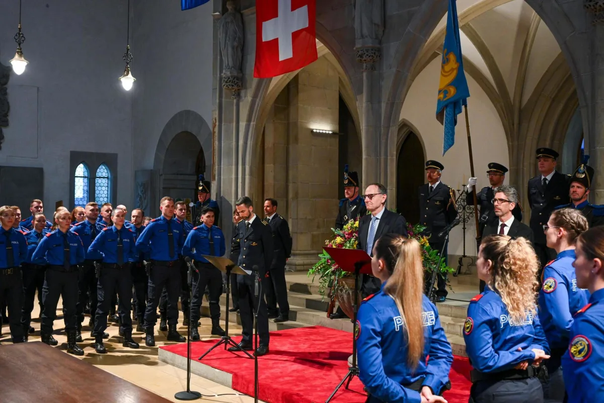 Zürich – 41 Polizeiaspiranten vereidigt