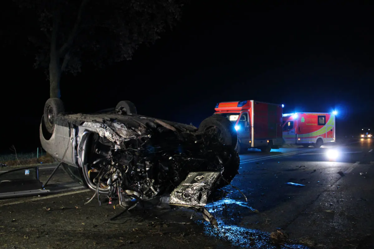 Bad Salzuflen – Audi bleibt nach Unfall auf dem Dach liegen