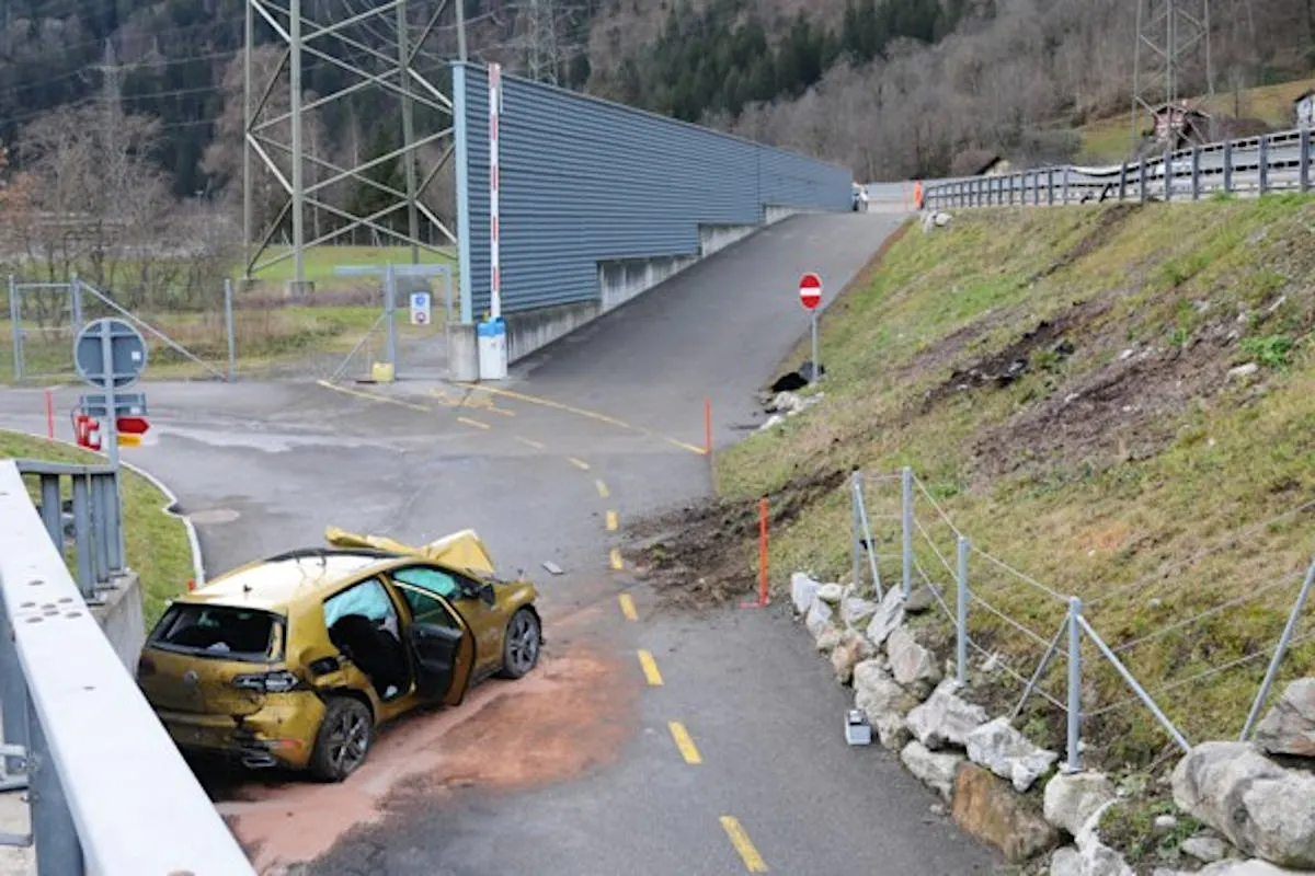 A2 Silenen UR - Selbstunfall auf der Autobahn