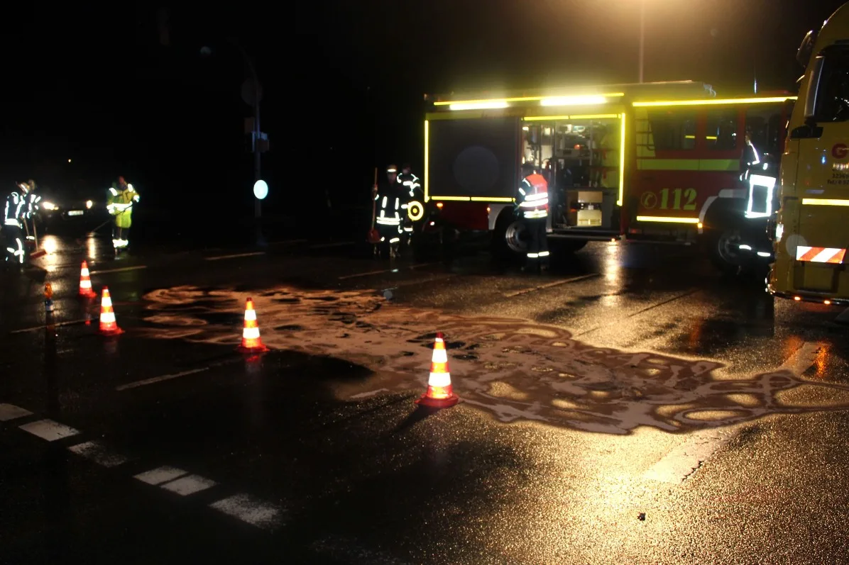 Rahden – 77-Jähriger kracht mit Mercedes in Sattelzug