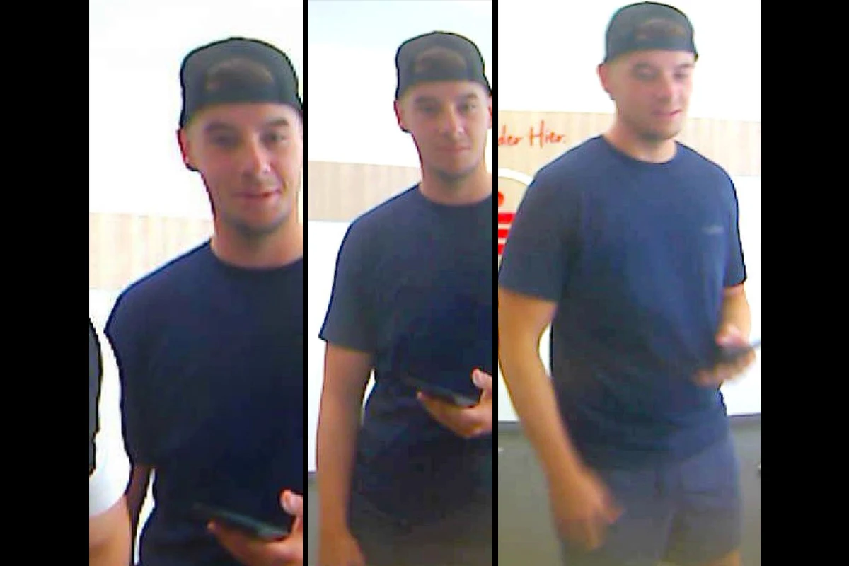 Drei Kameraaufnahmen eines Mannes mit Basecap und dunklem T-Shirt, der ein Smartphone hält.