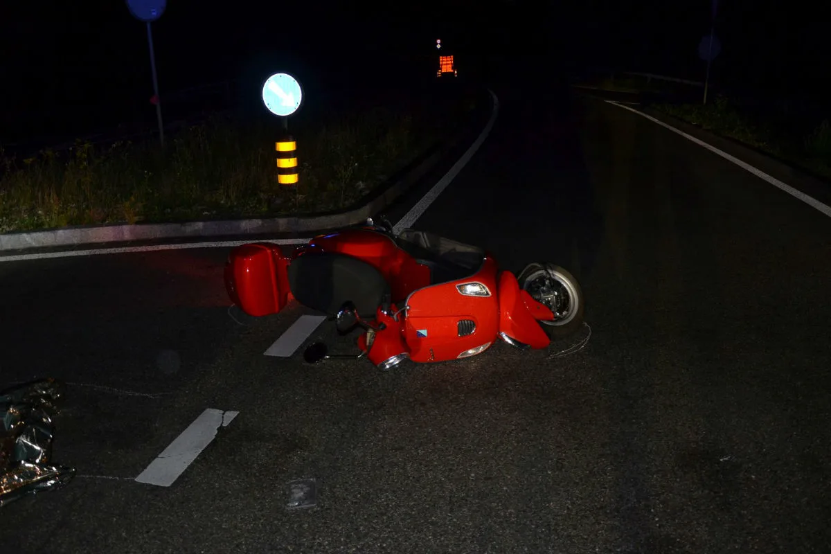 Münchenstein BL - Rollerfahrerin stürzt nach Bremsmanöver 