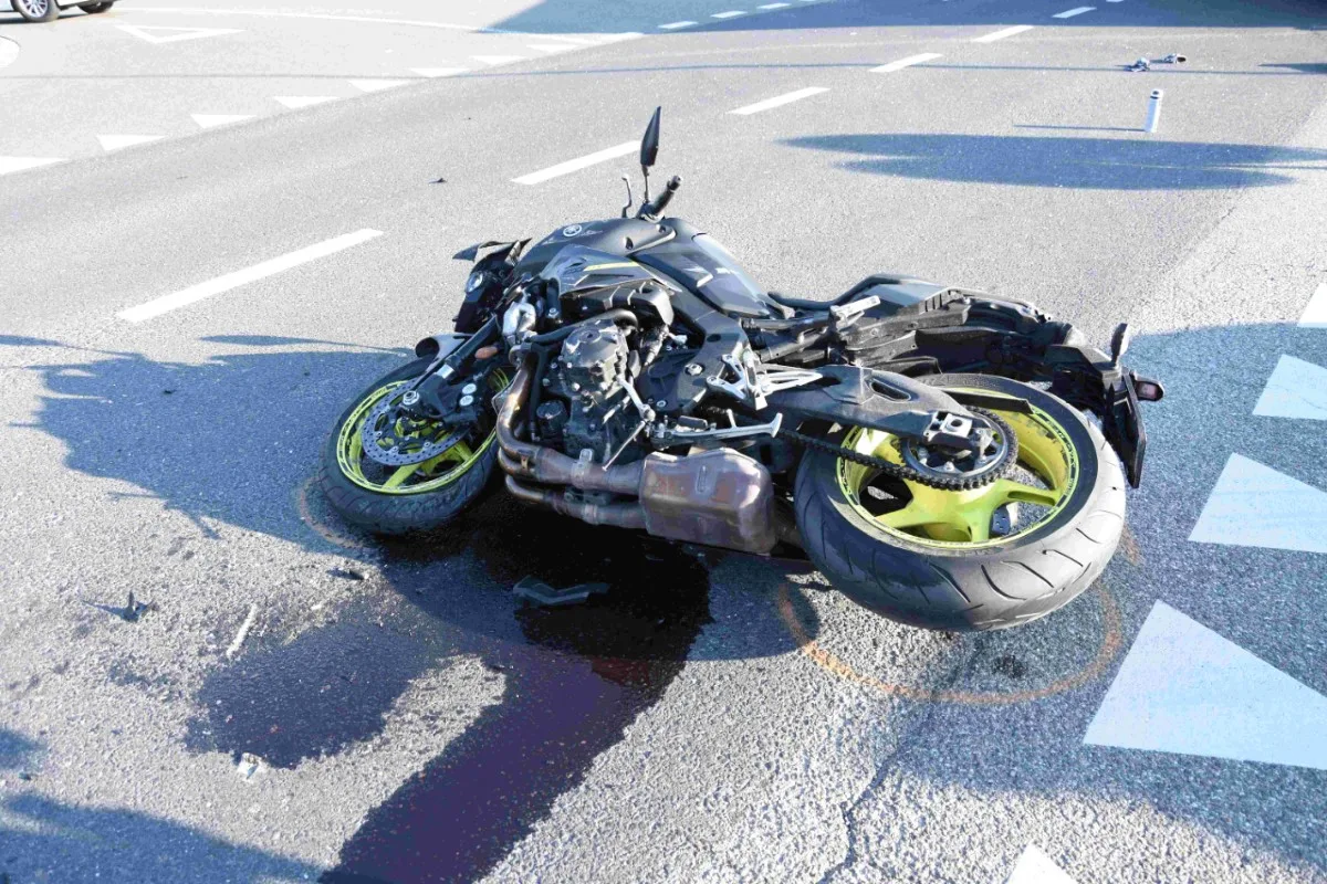 Bad Ragaz SG - Der Motorradfahrer und das Auto trafen sich seitlich-frontal!