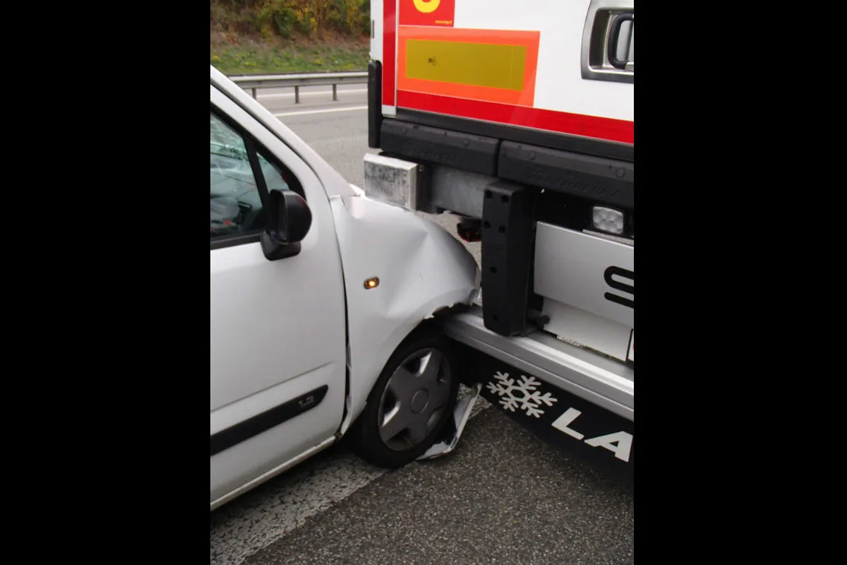 A1/Würenlos AG - Heftige Auffahrkollision - Zeugenaufruf