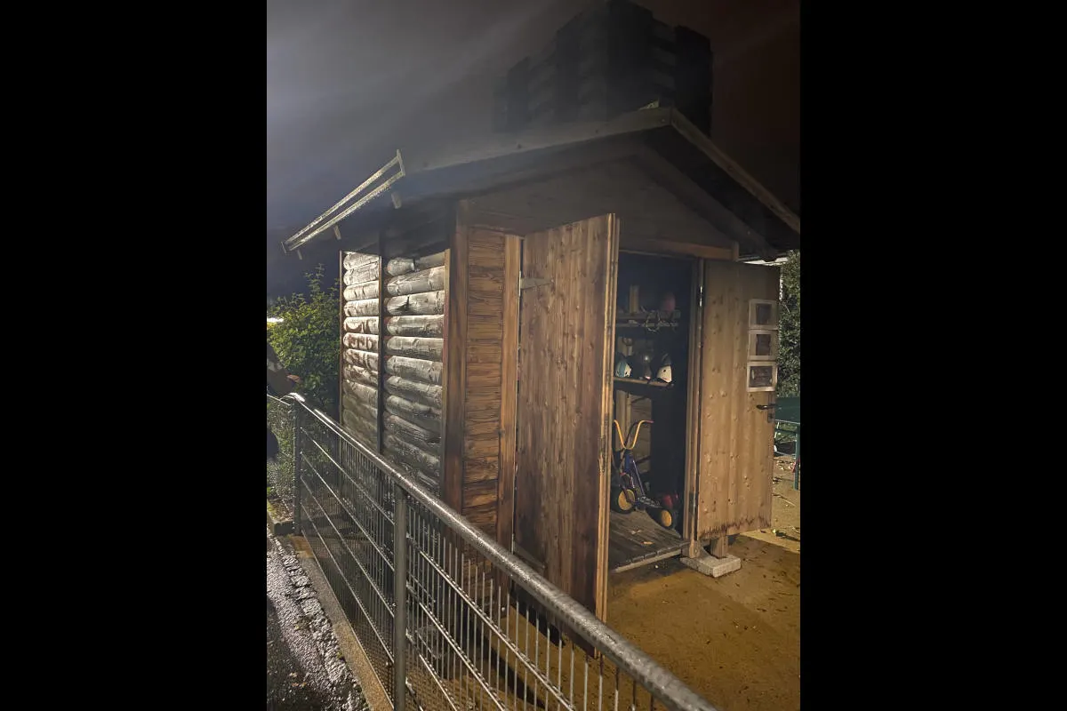 Feuer in Muttenz BL – Holzschopf in Brand geraten – Zeugen gesucht