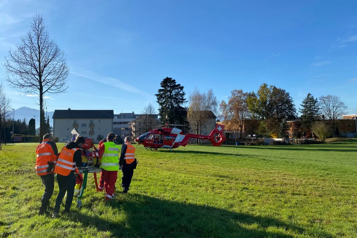 Schwerer Unfall in Steinhausen ZG - Fussgänger von Auto auf Fussgängerstreifen erfasst und lebensbedrohlich verletzt