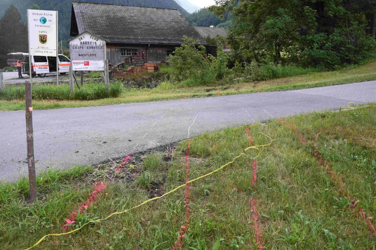 Vättis SG - Mit Auto im Bach gelandet