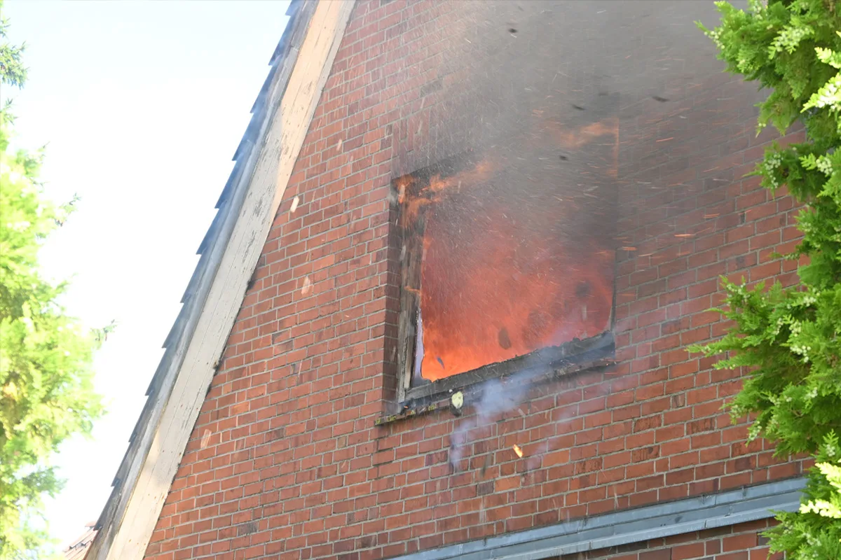 Hollern-Twielenfleth NI – Bewohner (70) bei Brand schwer verletzt