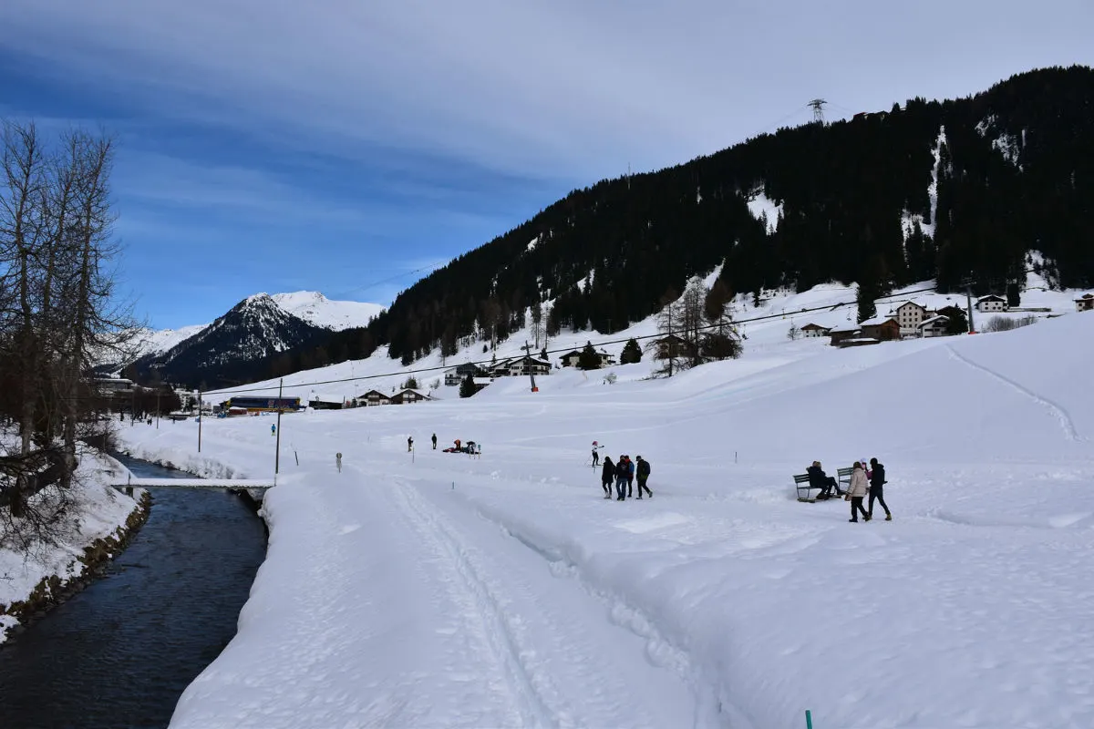 Davos GR - Gleitschirmpilot abgestürzt